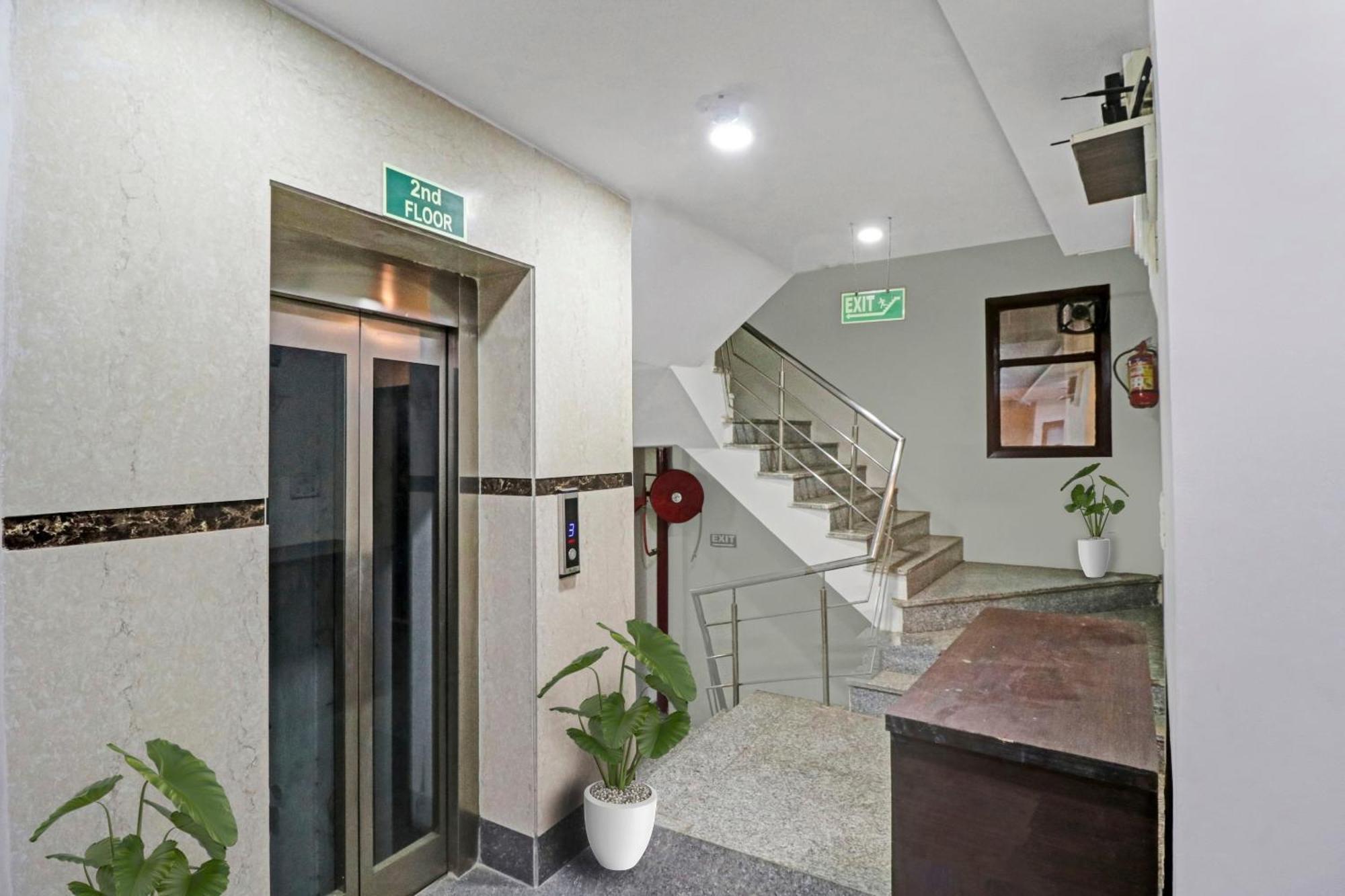 Hotel Stay House Нью-Делі Екстер'єр фото
